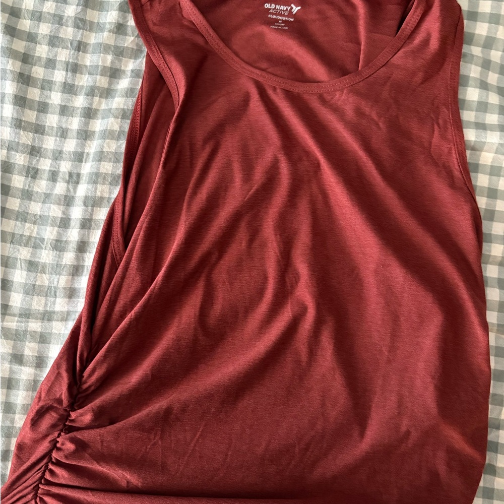 Old Navy Women's Burgundy Tank Top